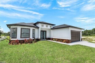 3212 Vera Ct in Lehigh Acres, FL - Building Photo
