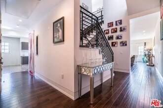 225 S Hamilton Dr in Beverly Hills, CA - Building Photo - Building Photo