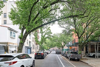 41 Marble Hill Ave in Bronx, NY - Foto de edificio - Building Photo