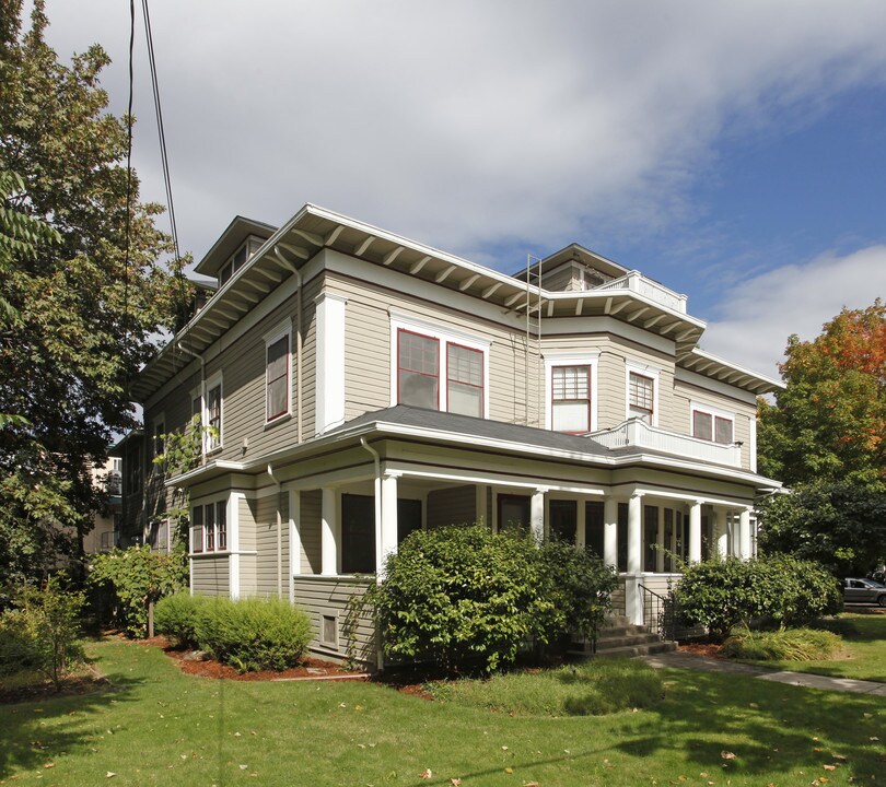 1176 Mill St in Eugene, OR - Foto de edificio