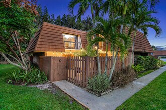 825 Center St in Jupiter, FL - Building Photo - Building Photo