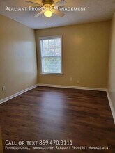 648 Hugging Bear Ln in Lexington, KY - Foto de edificio - Building Photo