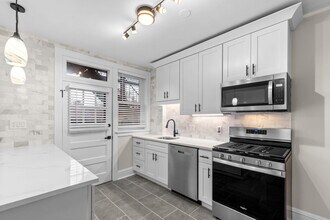 6340 Northwood Ave, Unit 2E in Clayton, MO - Foto de edificio - Building Photo