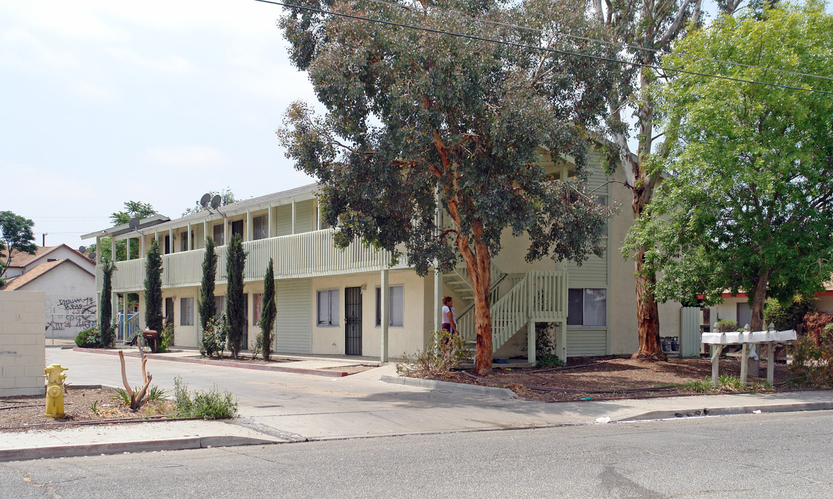 364 3rd St in San Jacinto, CA - Foto de edificio