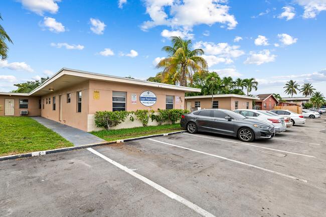 821-825 NW 10th Terrace in Fort Lauderdale, FL - Building Photo - Building Photo