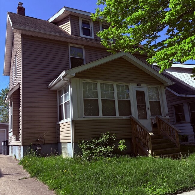 property at 890 Oregon Ave
