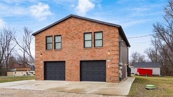 13134 Pine Rd NE in Thornville, OH - Building Photo