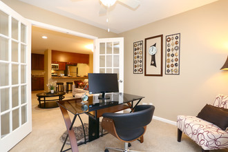 Remington Place Apartments in Schaumburg, IL - Building Photo - Interior Photo