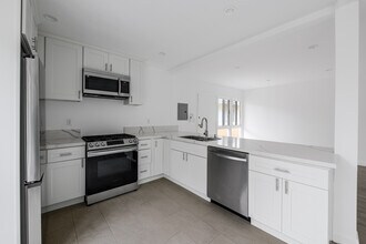 337 Rexford Dr-Unit -5 in Beverly Hills, CA - Foto de edificio - Building Photo