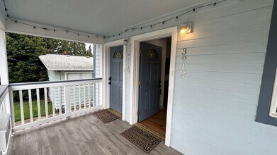 3910-3912-3912 SE 32nd Ave in Portland, OR - Building Photo - Building Photo