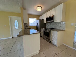 665 High Point Dr in Delray Beach, FL - Building Photo - Building Photo