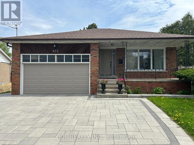 973 Willowdale Ave in Toronto, ON - Building Photo - Building Photo
