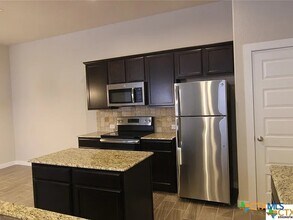 347 Creekside Curve in New Braunfels, TX - Building Photo - Building Photo