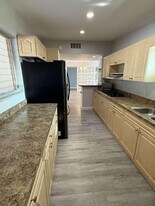 400 E Prima Vista Blvd in Port St. Lucie, FL - Building Photo