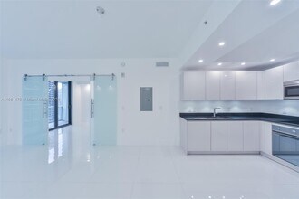 1010 Brickell Ave, Unit #3107 in Miami, FL - Building Photo - Building Photo