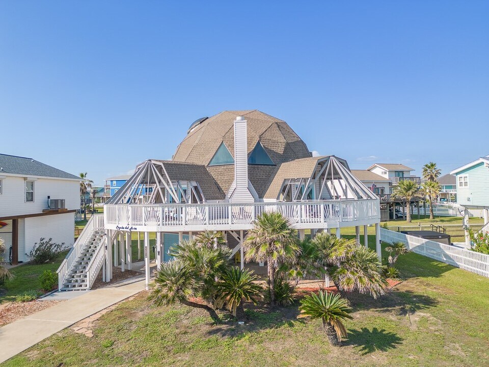 22814 Verano Dr in Galveston, TX - Building Photo