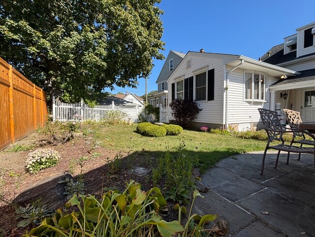 96 Moody Ave in Fairfield, CT - Building Photo - Building Photo