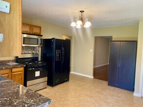 725 S 7th St in Silsbee, TX - Foto de edificio - Building Photo