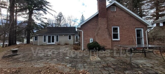 16 Maple Ave in Slingerlands, NY - Building Photo - Building Photo