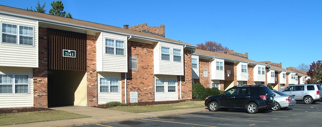 Berkley Square Apartments in Norfolk, VA - Building Photo - Building Photo