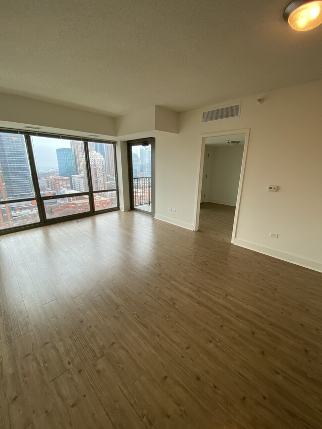 600 S Dearborn St, Unit 2213 in Chicago, IL - Building Photo - Building Photo