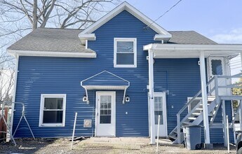 906 West Ave in Medina, NY - Foto de edificio - Building Photo