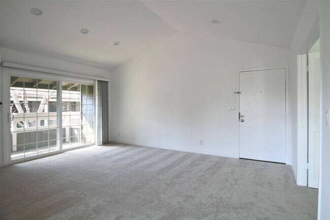 258 Streamwood in Irvine, CA - Building Photo - Building Photo