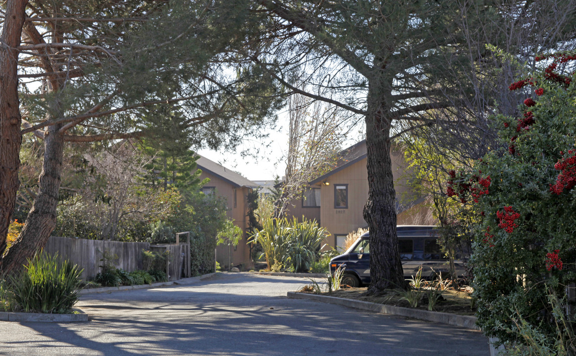 2827--2829 Carmel St in Oakland, CA - Building Photo