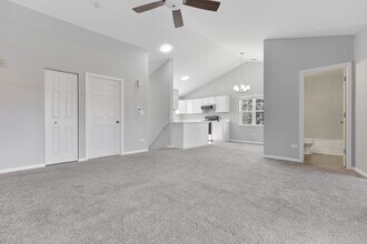 2211 Waterleaf Ct in Naperville, IL - Foto de edificio - Building Photo