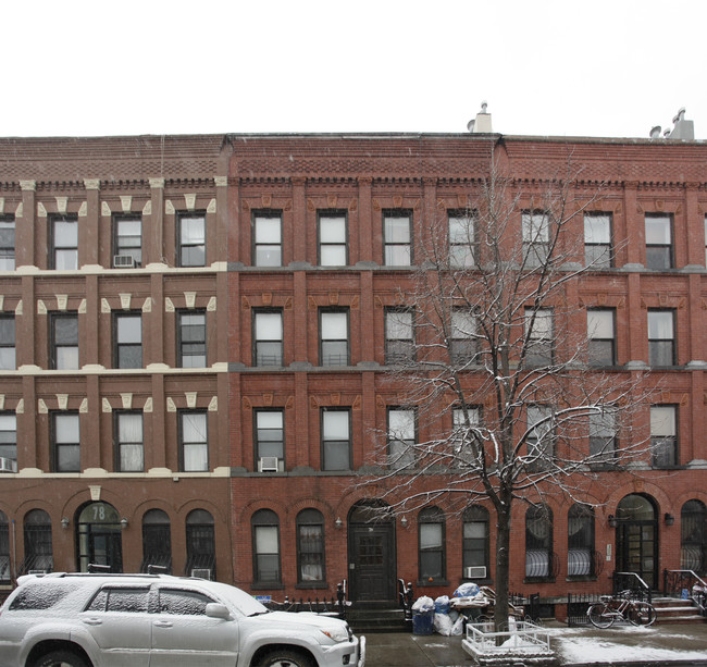 76 Huron St in Brooklyn, NY - Foto de edificio - Building Photo