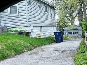 2831 Old Hanley Rd in St. Louis, MO - Building Photo - Building Photo