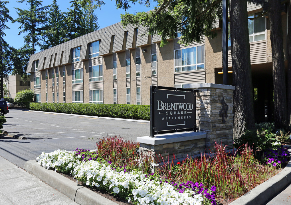 Brentwood Square in Seattle, WA - Building Photo