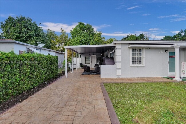 765 NW 130th St in North Miami, FL - Building Photo - Building Photo