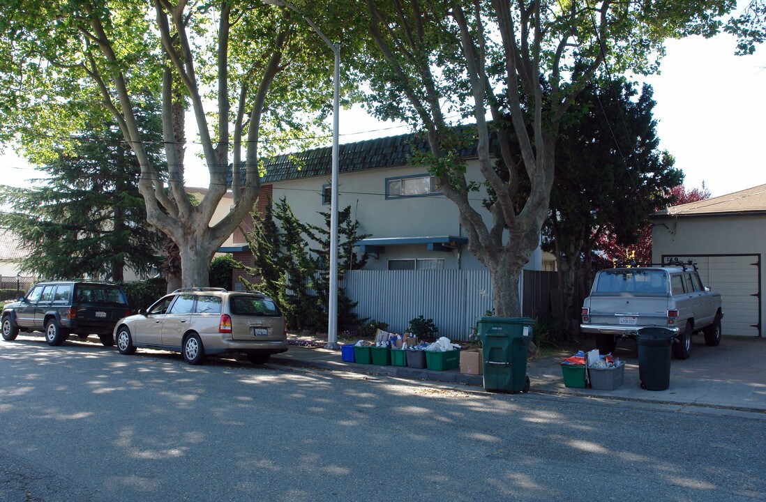 141 24th Ave in San Mateo, CA - Building Photo