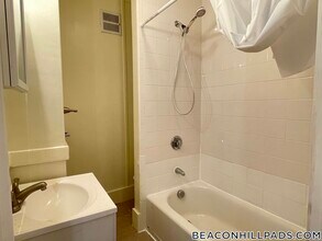 24 Joy St, Unit 4 in Boston, MA - Building Photo - Building Photo