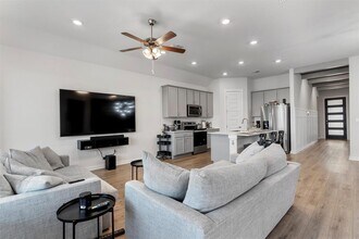 308 Barton Run Dr in Georgetown, TX - Building Photo - Building Photo