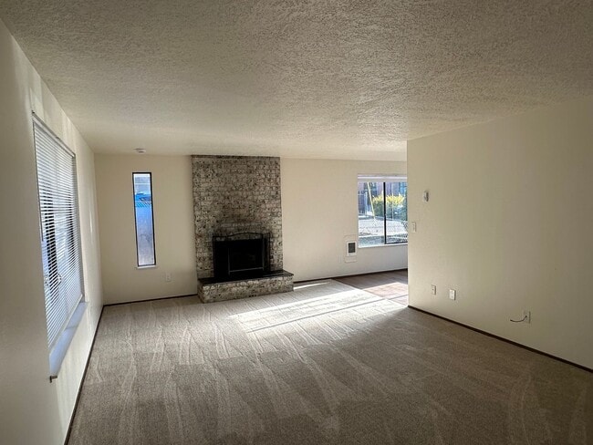 7631-7633-7633 SW 33rd Ave