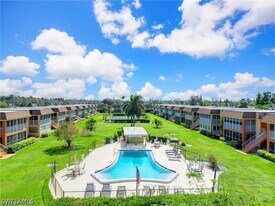 1400 Pompei Ln, Unit 21 in Naples, FL - Building Photo