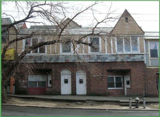 13814-13820 35th Ave in Flushing, NY - Foto de edificio - Building Photo