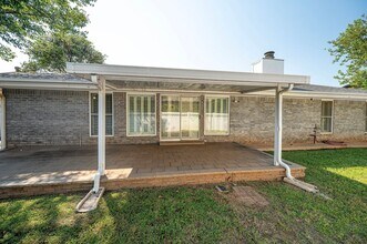 7016 Stonycreek Dr in Oklahoma City, OK - Building Photo - Building Photo