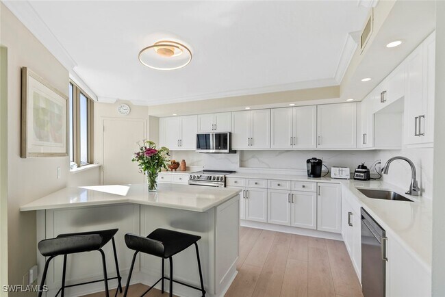 property at 5555 Heron Point Dr