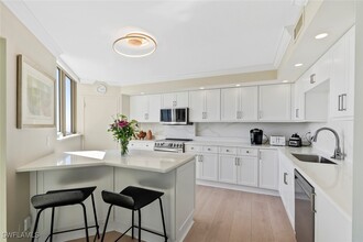 5555 Heron Point Dr in Naples, FL - Foto de edificio - Building Photo