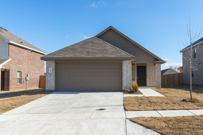 1601 Swallow Dr in Ennis, TX - Building Photo - Building Photo