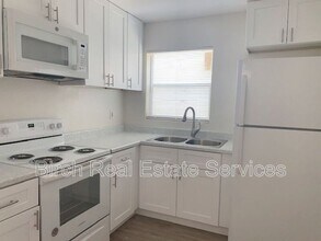 204 Waverly Way in Clearwater, FL - Building Photo - Building Photo