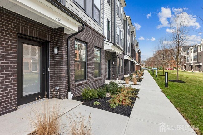 214 Jessie Pl in New Brunswick, NJ - Building Photo - Building Photo