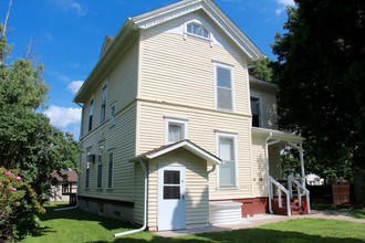 920 High St in Grinnell, IA - Building Photo - Building Photo