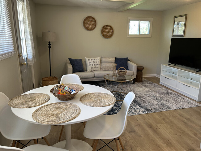 690 Boston Mills Rd, Unit Upper