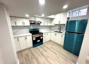 33 Mountainside Cres in Whitby, ON - Building Photo - Building Photo