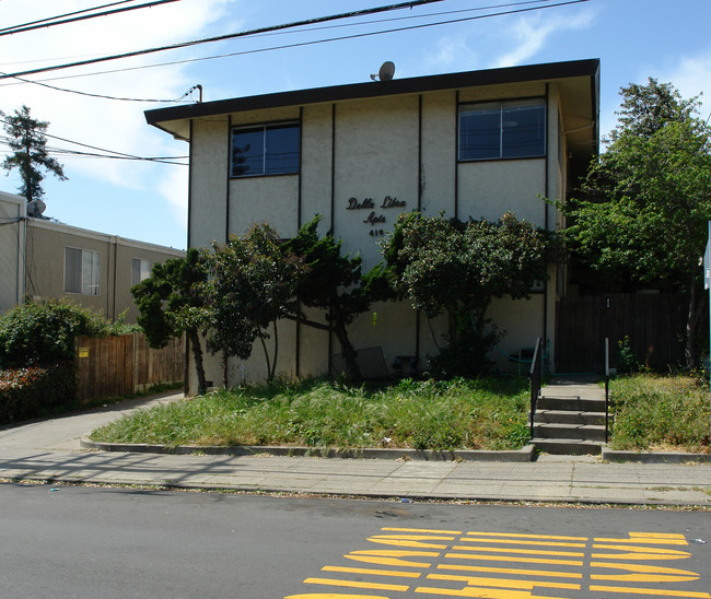 Della Libra Apartment in San Mateo, CA - Building Photo - Building Photo