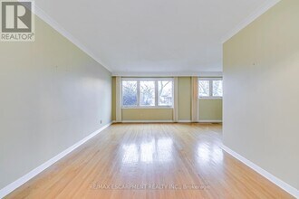 664 Geneva Park Dr in Burlington, ON - Building Photo - Building Photo